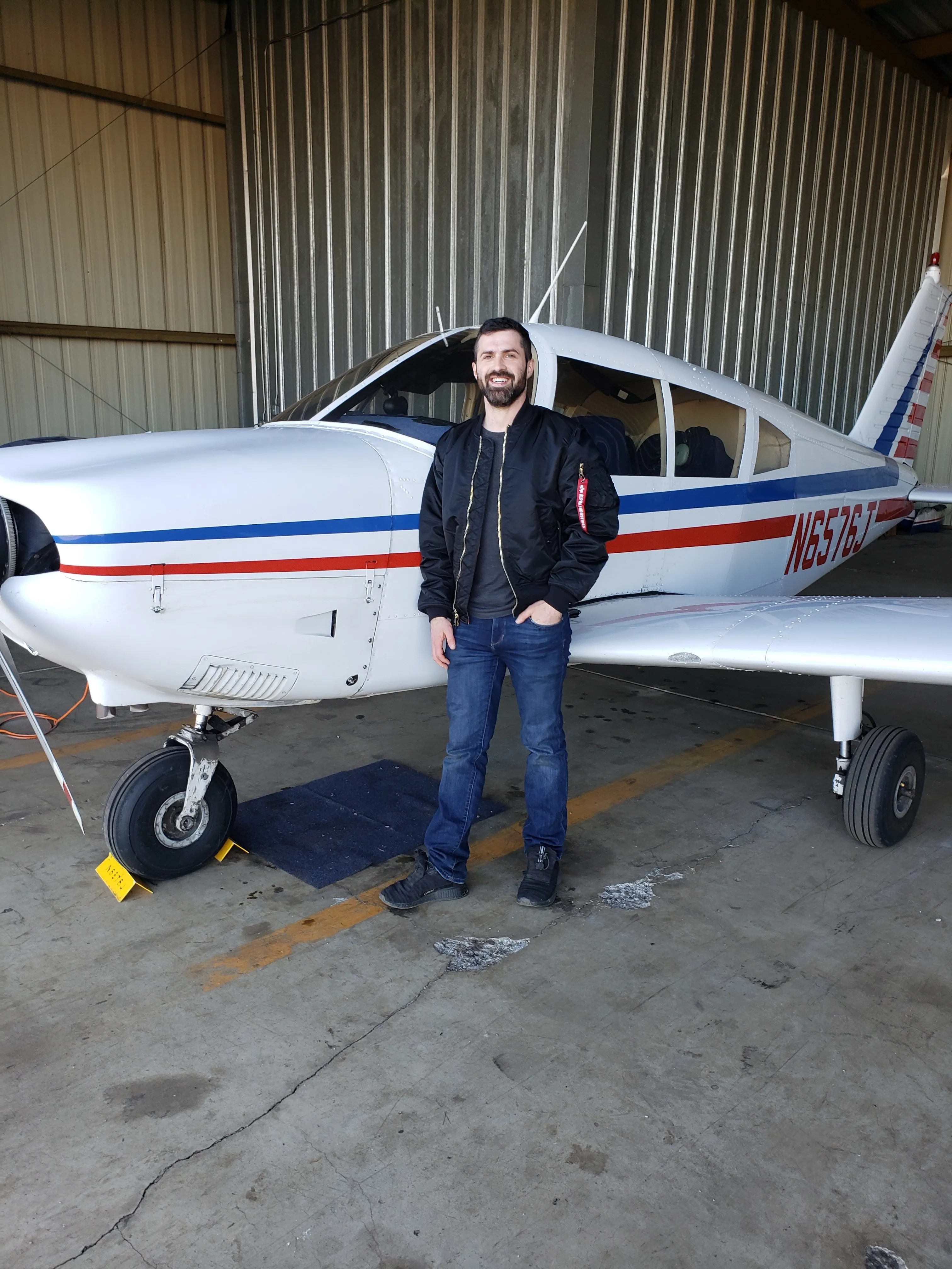 Side view of Cherokee 180 N6576J