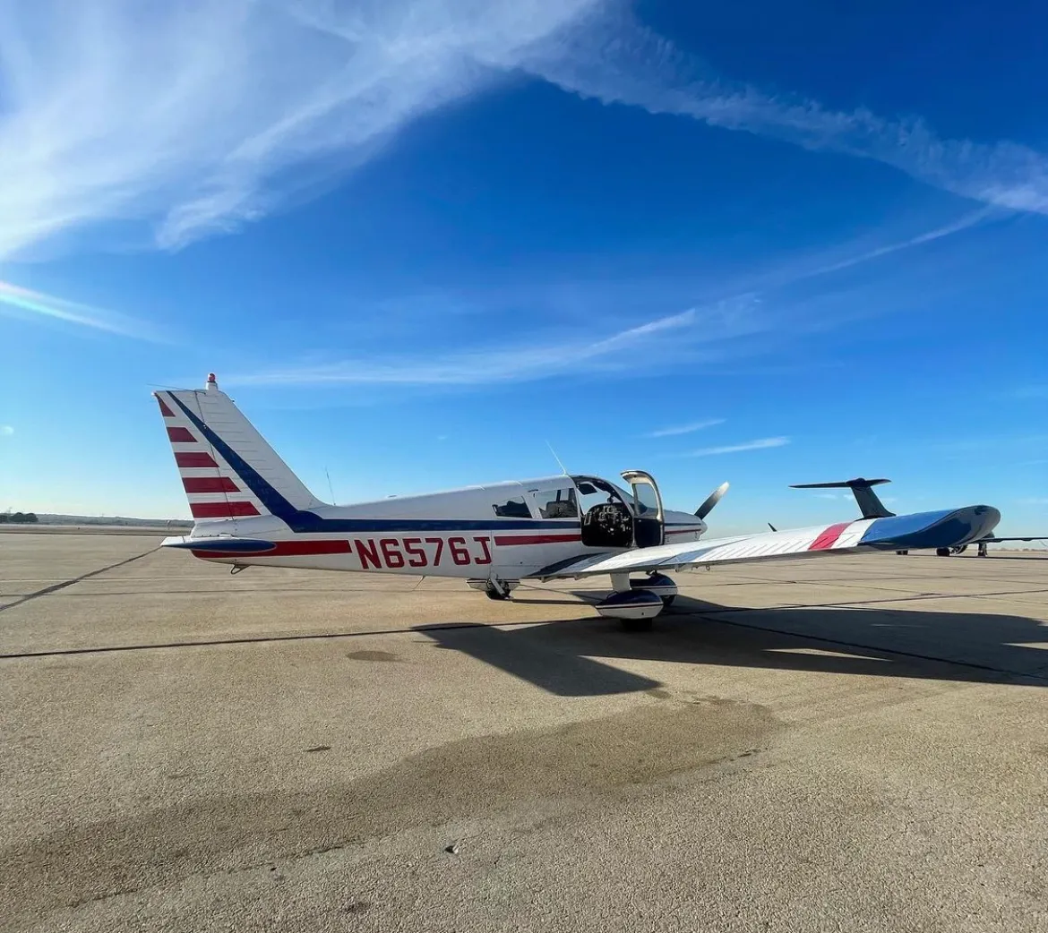Side view of Cherokee 180 N6576J